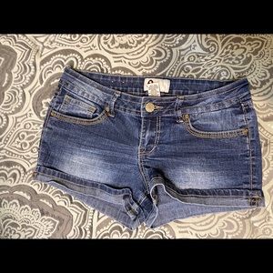 Juniors SO denim shorts